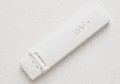 Репитер Xiaomi Mi Wi-Fi Amplifier Внешний вид репитера Xiaomi Mi Wi-Fi Amplifier