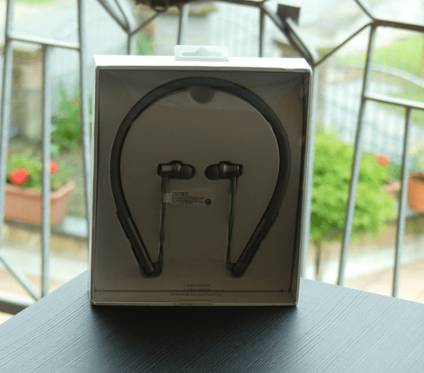 Xiaomi Mi Bluetooth Collar Earphones внешний вид упаковки