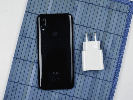 Смартфон Redmi с быстрой зарядкой Смартфон Редми с быстрой зарядкой